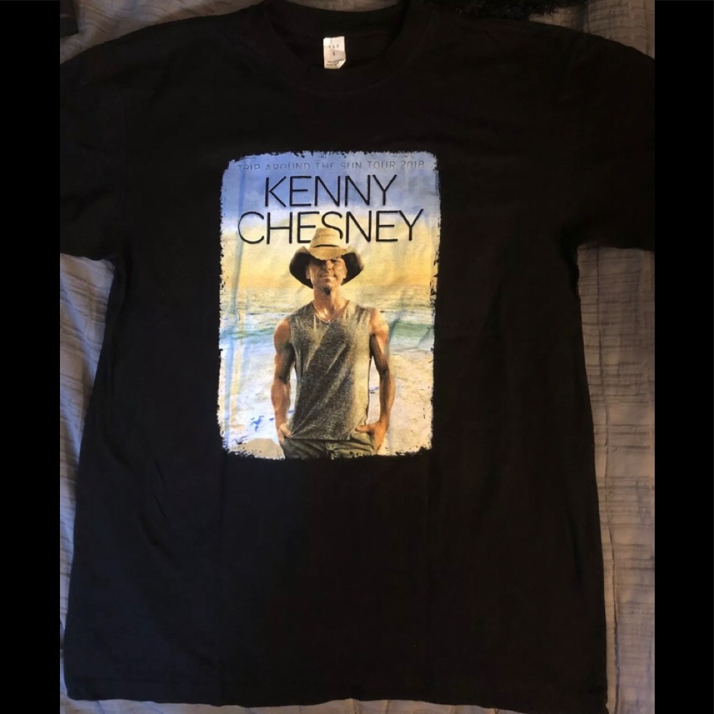 Kenny Chesney 2018 Trip Around The Sun Tour Tshirt men’s Sz L Country music NEW